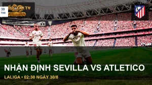 Cầu thủ Sevilla FC và huy hiệu Atlético Madrid trước trận LaLiga