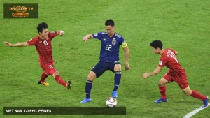 Cầu thủ đội tuyển Việt Nam tranh chấp với Nhật Bản ở Asian Cup 2019